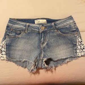DENIM SHORTS